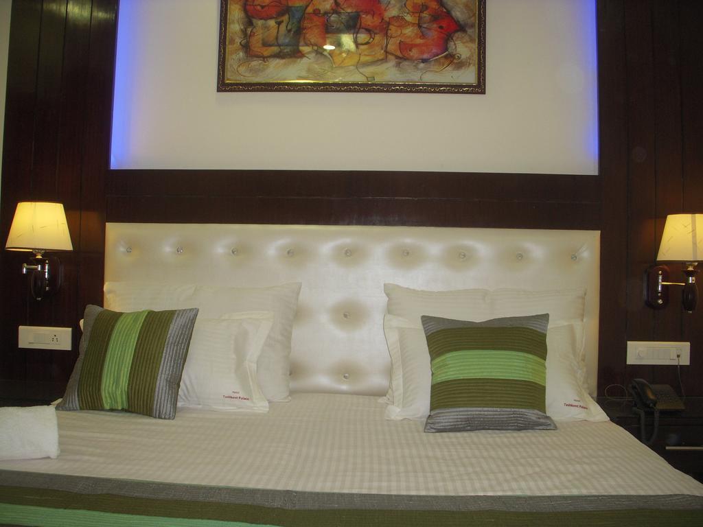 Hotel Tashkent Palace - Near New Delhi Railway Station Εξωτερικό φωτογραφία