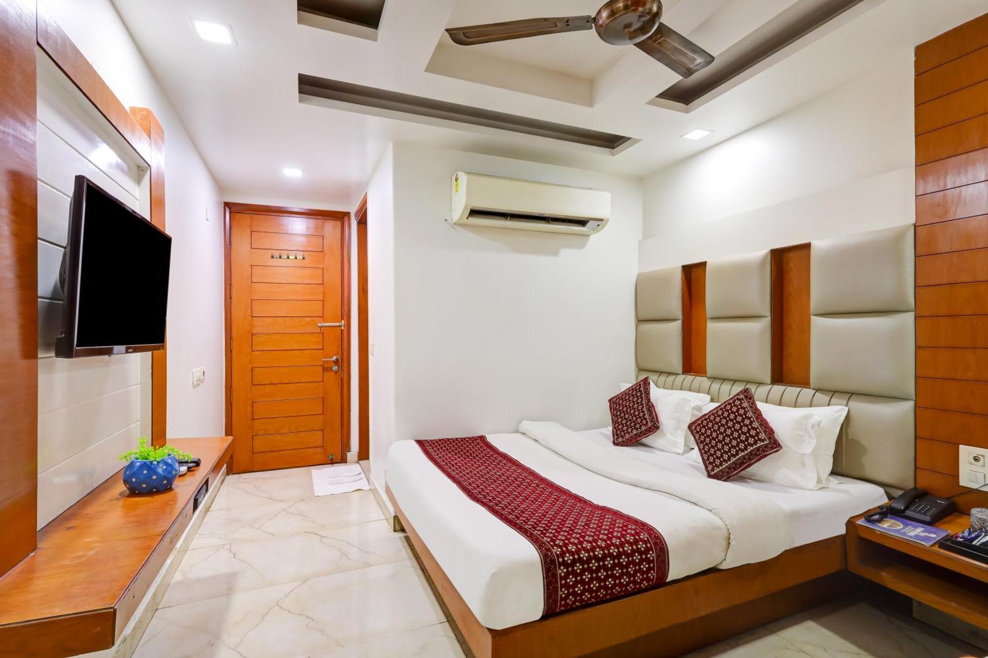 Hotel Tashkent Palace - Near New Delhi Railway Station Εξωτερικό φωτογραφία